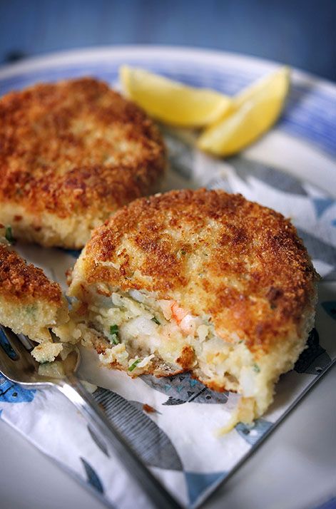 Haddock Fish Cakes, Smoked Haddock Recipes, Salmon Fish Cakes, Prawn Fish, Haddock Recipes, Smoked Haddock, Fish Cakes Recipe, Prawn Dishes, Sea Food Salad Recipes