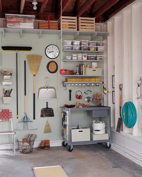 Utilize Wall Space Pegboard Garage Storage, Long Handled Tool Storage, Pegboard Shed, Shed Organisation Ideas, Home Organization Ideas For Small Spaces, Garage Pegboard Organization, Small Shed Organization Ideas, Garage Peg Board, Peg Board Organization