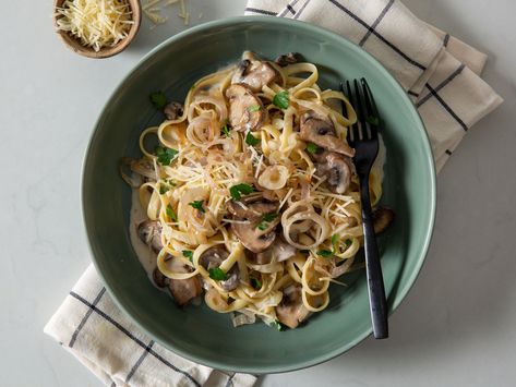 Caramelized Shallot and Mushroom Pasta Shitaki Mushroom, Shallot Pasta, Caramelized Shallots, Healthy Plan, How To Cook Mushrooms, Mushroom Pasta, Portobello Mushroom, Smart Cooking, Quick Healthy