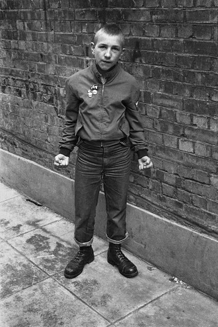 The rise of the Skinhead: Photos document the controversial youth cult.   London Skinheads, 1980s (5) Derek Ridgers, Skinhead Fashion, Skinhead Girl, Rude Girl, Carnaby Street, Teddy Boys, Jackets Men Fashion, Youth Culture, Mode Inspiration