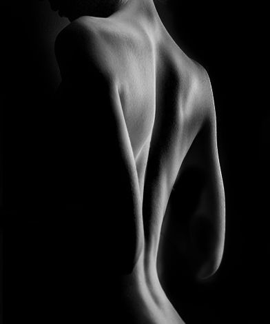 . Human Body Photography, Female Body Photography, Low Key Photography, Body Art Photography, Silhouette Photography, Body Photography, Dress Designer, Feminine Aesthetic, Photography Inspo