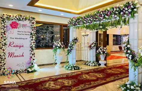 Main Door Decoration For Wedding, Door Decoration For Wedding, Wedding Entrance Door, Small Entrance Hall Decor, Main Door Decoration, Main Door Decor, Small Entrance Halls, Hall Door, Entrance Door Decor