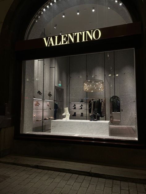 Valentino Valentino Store Aesthetic, Valentino Aesthetic Wallpaper, Evs Project, Valentino Aesthetic, Valentino Store, C 63 Amg, Dark Feminine Aesthetic, Shopping Photography, Rich Women