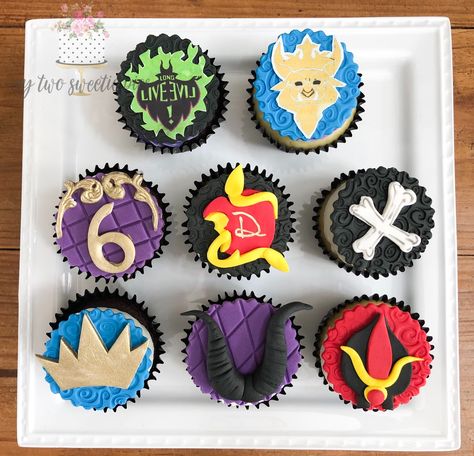 Descendants Cupcake Ideas, Descendants Cake Pops, Descendants Cupcakes, Decendants Cupcake Ideas, Descendants Party Ideas Cake, Descendants 2 Cake, Uma Cake Descendants, My Little Pony Cupcakes, Descendants Cake