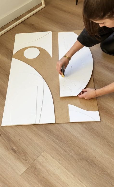 Diy Giant Art Wall Decor, Wall Decor Grouping Ideas, Diy 3d Wall Art, Tableau Relief, Relief Wall Art, Diy Tableau, Cardboard Art Sculpture, Modern Art Diy, Styrofoam Art