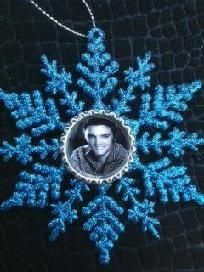 Elvis Christmas, Elvis Presley Christmas, Elvis Collectors, Elvis Presley Memories, Elvis Art, Christmas Tree Decorating Themes, Blue Christmas Tree, Snow Flakes, Christmas Tree Themes