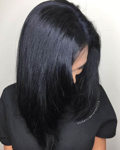 Medium Layered Black Hair Layered Black Hair, Blue Black Hair Dye, Casual Curls, Blue Black Hair Color, Natural Dark Hair, Blue Black Hair, Black Hair Dye, Medium Layered, Black Hair Color