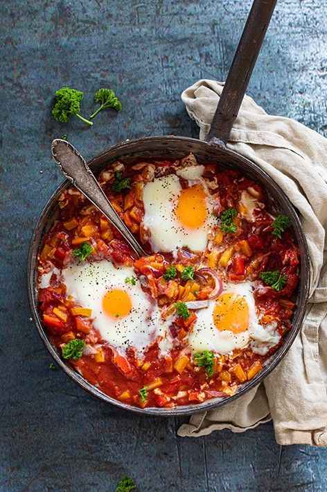 Zo maak je een heerlijke Shakshuka | #FITGIRLCODE Shashuksha Recipe, Shakshuka Recept, Diner, Good Food, Ethnic Recipes, Essen