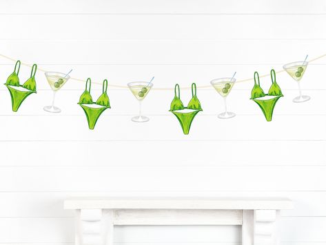 Martini Themed Party, Dirty Martini Party, Bar Bachelorette Party, Apartment Party, Martini Party, Bachelorette Party Decor, Martini Bar, Bachelorette Themes, Bach Party