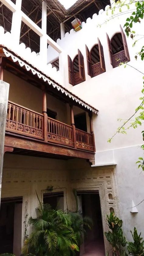 An overview of Swahili Architecture - RTF | Rethinking The Future Lamu House, Swahili House, Lamu Island, Lamu Kenya, Interior Balcony, African Architecture, Asian Architecture, Traditional Houses, Brick Architecture