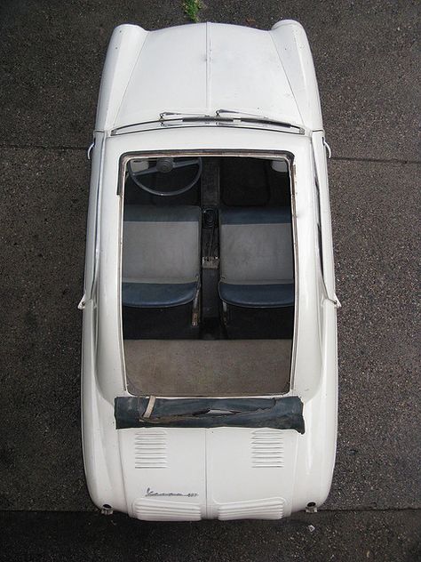 Car From Above, Cars Customized, Vespa 400, Lamborghini Luxury, Customized Cars, Cars Ferrari, Bmw Isetta, Microcar, Tiny Cars