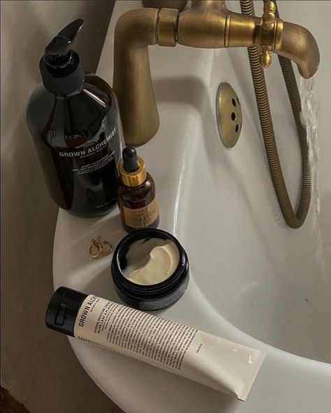 End of week rituals #skincare #momentsofmine #selfcare #metime #aesthetic Rituals Aesthetic, Ritual Aesthetic, Lingerie Nude, Me Time, Ritual, On Tumblr, Self Care, Hair Care, Skin Care