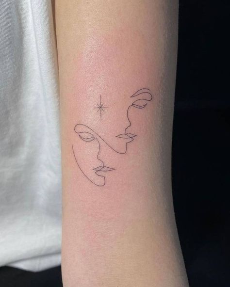 Tattoo On Biceps For Women, One Line Two Faces Tattoo, Line Face Tattoos For Women, Two Faced Tattoo Woman, Face Tattoo Fine Line, One Line Tattoo Face, Gemini Face Tattoo, Line Art Tattoo Woman Face, Minimalist Face Tattoo