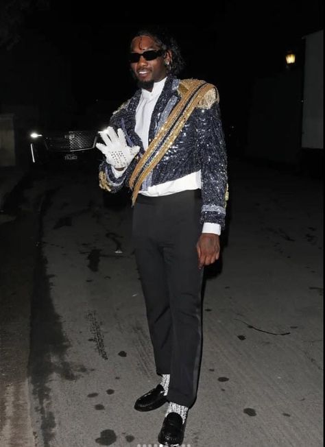 Rapper Offset showed up to Beyonce's belated birthday bash (September 2022) in a Michael Jackson ensemble. Offset Rapper, Beyonce Birthday, Michael Jackson Outfits, Belated Birthday, September 2022, Kendrick Lamar, Birthday Bash, Michael Jackson, Beyonce