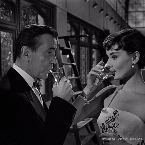 The Silver Classics sur Instagram : Cheers to the Weekend!🥂✨🍾 Humphrey Bogart as Linus Larrabee and Audrey Hepburn as Sabrina having champagne in the tennis court at the Glen… Movie Rating, Sabrina 1954, Aubrey Hepburn, Audrey Hepburn Photos, Billy Wilder, Lauren Bacall, Roman Holiday, Humphrey Bogart, All In The Family