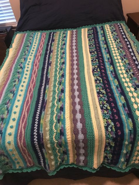 Colorful Crochet Blanket, Multicolor Crochet, Purple Blanket, Temperature Blanket, Purple Quilts, Knit Ideas, Colorful Crochet, Crochet Fun, Crochet Throw Blanket