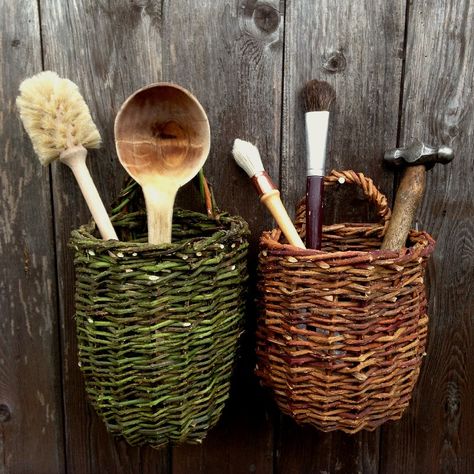 Bramble Baskets Course in Sussex with Native Hands Rose Basket, Basket Weaving Diy, Willow Weaving, Nice Ideas, Outdoor Crafts, Plant Fibres, Bramble, Weaving Patterns, Weaving Art