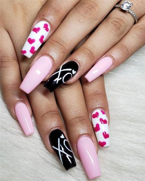 21 Cute Valentine’s Day Nail Design Ideas to Shine  #Colors #fashion #NailDesign Valentines Nail Art Designs, Heart Nail Designs, Nagellack Trends, Valentine Nail Art, Valentine Nails, Heart Nail, Heart Nail Art, Nail Designs Valentines, Nail Beauty