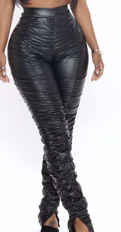 Corset Pants, Leather Pants Outfit, Concert Fits, Fall Fits, Joggers Womens, Leather Pants, Women's Fashion, Black Leather, Faux Leather