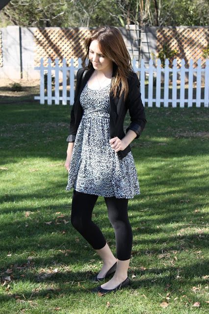 Mini dress, leggings, and coordinating blazer. One of 5 cute ways to wear leggings! Leggings And Kurti, Short Dresses With Leggings, Leggings And Dress Outfit, Black Dress With Leggings, Frock With Leggings, Dress With Leggings Outfit, Short Dress With Leggings, Dress And Leggings Outfit, Dress Up A Dress