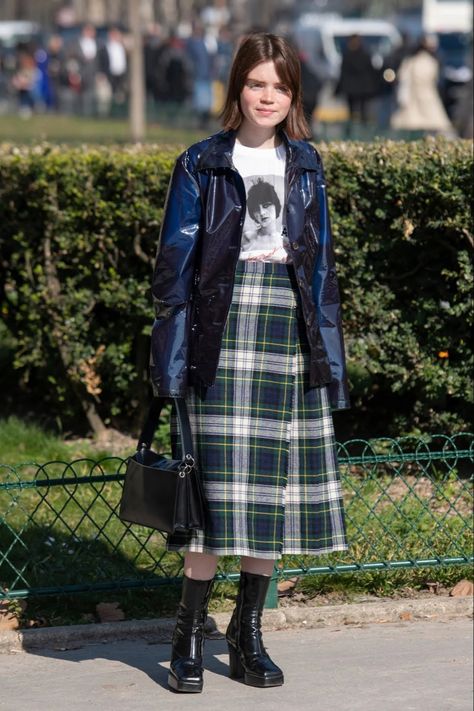 Scottish Skirt Outfit, Tartan Dress Outfit, Checked Skirt Outfit, Tartan Skirt Outfit, Casual Outfit For Women, Scottish Skirt, Tartan Midi Skirt, Plaid Print Skirt, Plaid Skirt Outfit