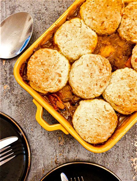 Beef Cobbler, Dinty Moore Beef Stew, Cheesy Scones, Stewing Steak, Oven Beef Stew, Braised Steak, Cobbler Recipes Easy, Stew And Dumplings, Cheese Scones