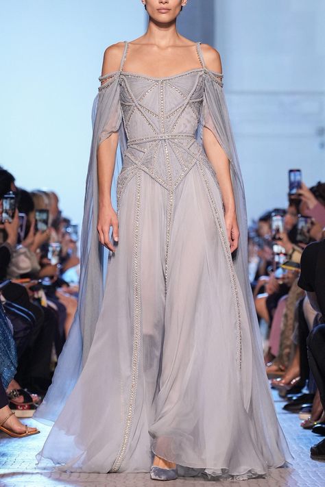 Armor Gown, Elie Saab Fall 2023, Daenerys Targaryen Outfits, Daenerys Targaryen Dress, Game Of Thrones Dress, Fall 2023 Couture, Game Of Thrones Outfits, Greek Goddess Dress, 2023 Couture