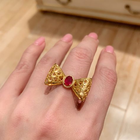 Silver Gold Ring, Ruby Ribbon, Unique Gold Jewelry Designs, Bridal Jewelry Sets Brides, Gold Ring Wedding, Delicate Gold Jewelry, Ribbon Ring, Gold Jewels Design, Diamond Gold Ring