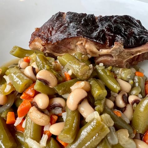 Black Eyed Pea Salad, Blackeyed Peas, Black Eyed Peas Recipe, Round Steak Recipes, Carrots And Green Beans, Can Green Beans, Cooked Meal, Northern Beans, Pea Recipes