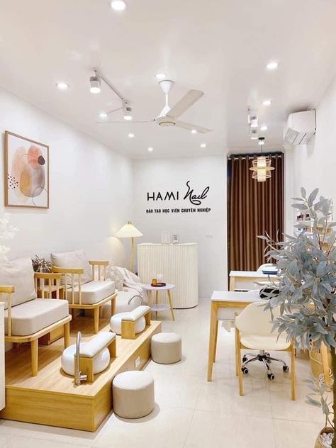 Interior Nail Salon Design, Nails Studio Interior Design, Nail Parlour Interior Design Small Space, Nail Salon Minimalist Interior, Contemporary Nail Salon, Small Nails Shop Interior Design, Nail Salon Minimalist, Nail Saloon Interiors, Nails Spa Interior Design