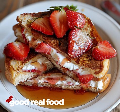 This delightful cream cheese strawberry stuffed French toast features a delicious filling of creamy cheese and juicy strawberries. Strawberry And Cream French Toast, French Toast Cream Cheese, Strawberry Cream Cheese French Toast, Strawberry Stuffed French Toast, Crispy French Toast, Cream Cheese Stuffed French Toast, Cream Cheese French Toast, Cheese French Toast, Freezer Breakfast Burritos