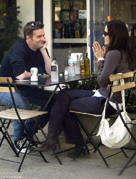 There's Just 1 Tiny Issue With That Courteney Cox and Matthew Perry Dating Rumor Monica Friends, Friends Best Moments, Monica And Chandler, Courtney Cox, Friends Cast, Friends Moments, Friends Series, Friends Wallpaper, Chandler Bing