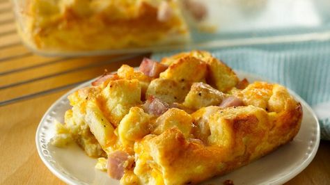 Pillsbury Grands ham & biscuit strata. Using leftover biscuits or Easter ham. Biscuits And Ham, Leftover Biscuits, Strata Recipe, Baked Biscuits, Strata Recipes, Breakfast Casserole With Biscuits, Breakfast Strata, Biscuits Casserole, Pillsbury Recipes