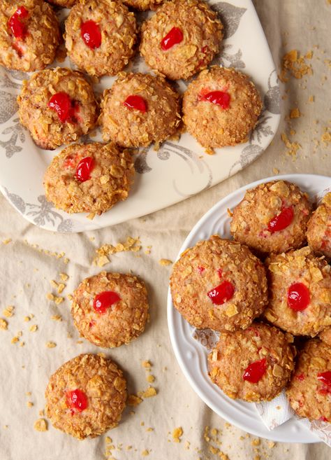 Cherry Winks Cookie Recipe, Cherry Winks, Cornflakes Cookies, Pecan Desserts Recipes, Cookies Monster, Christmas Bakes, Delish Cakes, Cornflake Cookies, Pecan Desserts