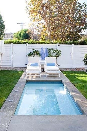 Cocktail Pools Are the Trend Summer 2018 Needed  #purewow #renovation #trends #home #gardens Backyard Hill Landscaping, Small Inground Pool, Kleiner Pool Design, Yard Ideas Backyard, Indoor Pools, Private Backyard, Small Swimming Pools, Small Pool Design, Small Pools