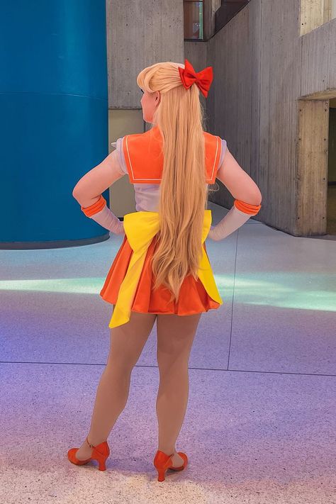 Sailor Venus Hairstyle, Sailor Saturn Cosplay Diy, Sailor Mercury Cosplay Diy, Sailor Venus Cosplay, Princess Venus Sailor Moon, Sailor Moon Character, Sailor Venus, Cosplay Outfits, Cosplay Anime