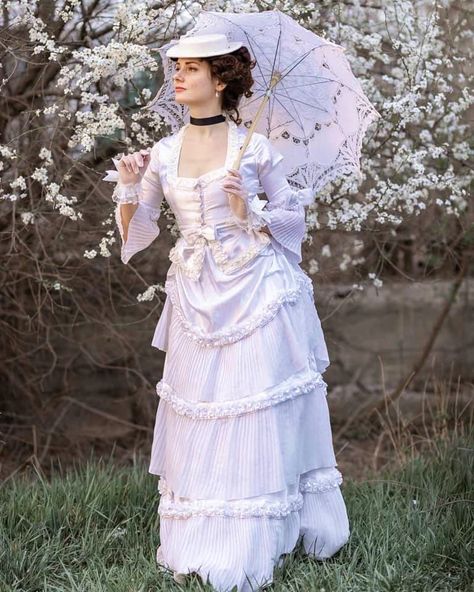 Victorian Parasol, Body References, Victorian Elegance, Tier Dress, Historical Women, Flower Festival, Elegant Aesthetic, Victorian Women, Mary Poppins