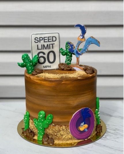 Looney Tunes Birthday Cake, Looney Tunes Cake, Wylie Coyote, Looney Tunes Party, Car Cakes, Bakery Goods, Cake Kids, Car Cake, Food Board