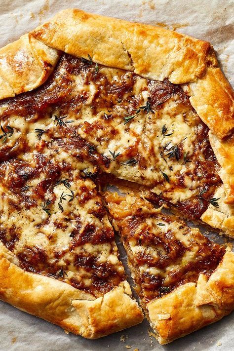 Onion Galette, Caramelised Onion Tart, Onion Tart, Galette Recipe, Breakfast And Brunch, French Onion, Cooking Light, Tart Recipes, A Pizza