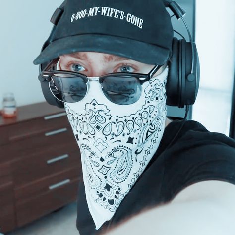 Georgenotfound With Glasses, George Memeulous, Georgie Porgie, I Dont Have Time, Happy Things, Very Funny Pictures, Youtubers, Something To Do, Pretty People