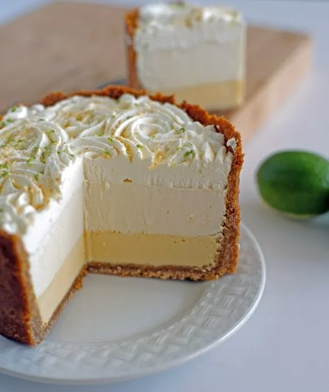 Triple Key Lime Pie, Key Lime Whipped Cream, Lime Desserts, Keylime Pie Recipe, Lime Recipes, Pie Pie, Pie In The Sky, Cinnamon Brown, God Mat