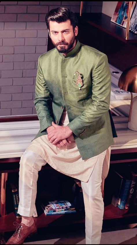 Mehendi Dress For Men, Mehndi Clothes For Men, Traditional Indian Wedding Clothes For Men, Mehndi Boys Dressing, Pathani Suit With Blazer, Mehndi Dress Men, Mens Mehndi Outfit, Groom Mehndi Outfit For Men, Mehndi Outfit For Men Pakistani