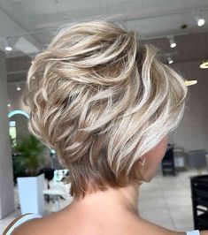 Colour Hairstyles, Blonde Platinum, Layered Pixie, Stacked Haircuts, Layered Short, Blonde Pixie Hair, Messy Short Hair, Short Layered, Short Hairstyles For Thick Hair