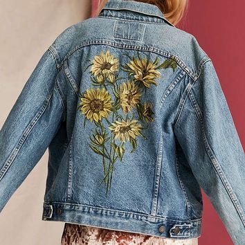 Denim on Denim  The Timeless Trend #denimondenim #denim #womanfashiontrends #fashionactivation  - Women Jean Jackets - Ideas of Women Jean Jackets #WomenJeanJackets Jean Jacket Diy, Embroidery Jeans Jacket, Jean Diy, Diy Denim Jacket, Painted Clothes Diy, Diy Jeans, Jean Jacket Outfits, Denim Art, Denim Jacket Outfit