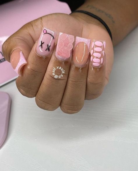 Shorties Nails Square, Floral Nails Summer, Acrylic Nails Ombre, Short Nails Black, Cute Nails Short, French Manicure Glitter, Corset Nails, French Manicure Acrylic Nails, Nail Art French