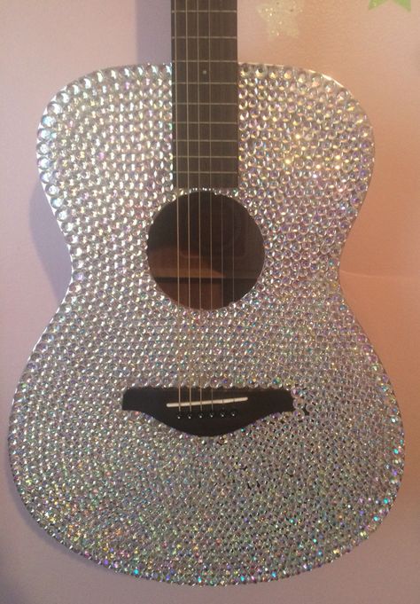 Guitar Art Diy, Rhinestone Guitar, Ukulele Diy, Apple Cider Vinegar For Skin, Stargirl Aesthetic, Pretty Guitars, Guitar Ideas, Guitar Painting, Diy Rhinestone