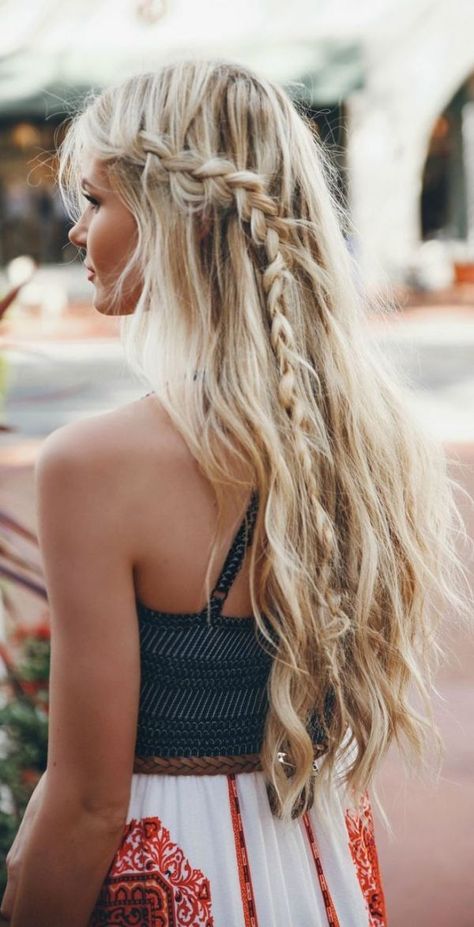 Not all braided styles have to be impossibly intricate, check out these sweet and simple braids sure to enhance any look! sexy <a href="http://hair.com" rel="nofollow" target="_blank">hair.com</a> Hair Dues, Blonde Hairstyles, Fishtail Braid, Stil Boho, Girl Haircuts, Sienna Miller, Long Blonde, Long Blonde Hair, Boho Hairstyles