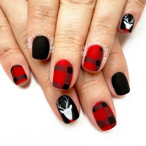 Christmas Nails Buffalo Plaid, Buffalo Plaid Nail Designs, Buffalo Nails, Matte Christmas Nails Holidays, Buffalo Plaid Nails Christmas, Christmas Matte Nails, Winter Fingernails, Buffalo Check Nails, Matte Holiday Nails