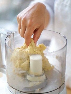 How to Make Pasta Dough in a Food Processor - 3 Pasta Dough In Food Processor, Food Processor Pasta Dough, Things To Make With A Food Processor, Kitchenaid Food Processor Recipes, Making Ravioli, Easy Noodles, Ravioli Dough, Dough Food, Making Dough