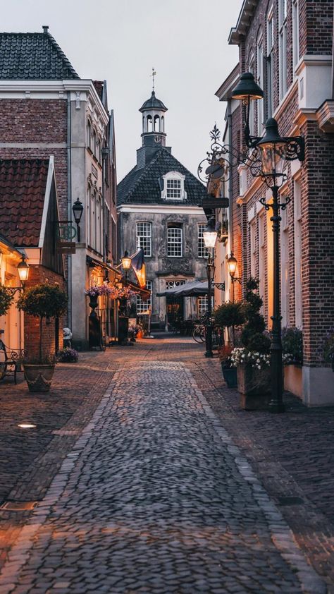 Street Pics Aesthetic, Christina Aesthetic, City Street Aesthetic, Cozy Pics, Netherlands Style, English Street, Cozy City, Cozy Town, Cozy Travel